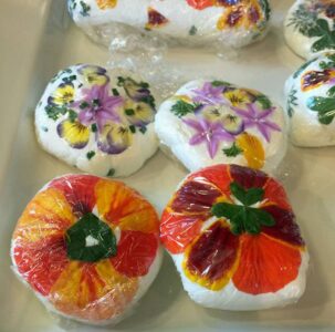 goat-cheese-with-flowers